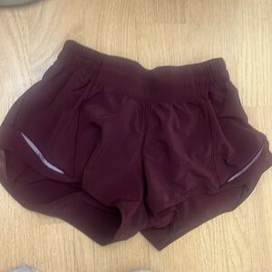 lululemon, great condition, size 4, 2.5 inches